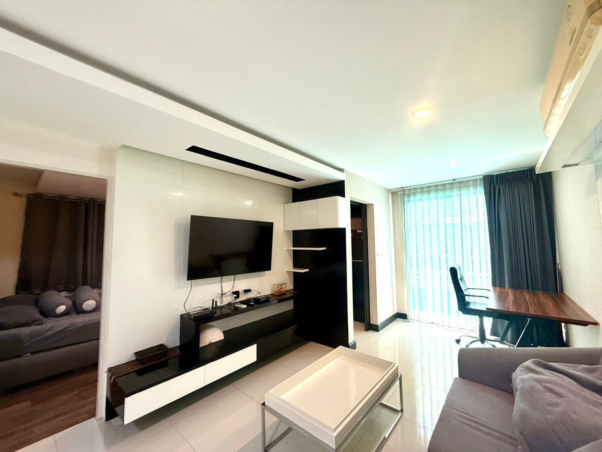 ให้เช่าคอนโดรัชดา ห้วยขวาง : ให้เช่าคอนโดห้องใหญ่ Pool Access  Metro Sky Ratchada | ใกล้ MRT ห้วยขวาง