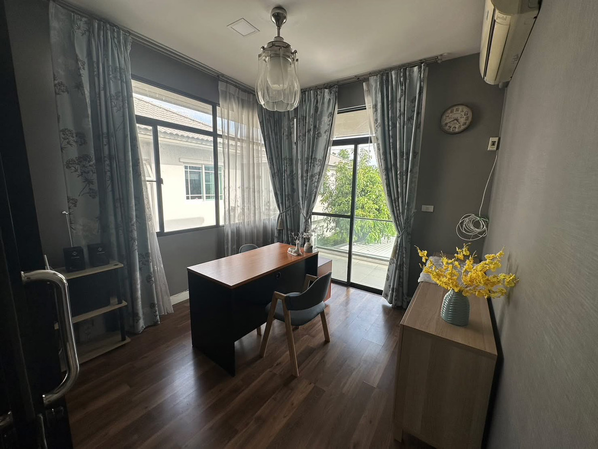 For RentHousePattanakan, Srinakarin : For rent 133.8 sq m, 4 bedrooms, 3 bathrooms, 2-story detached house, Manthana Rama 9, Srinakarin, Krungthep Kreetha Soi 7.