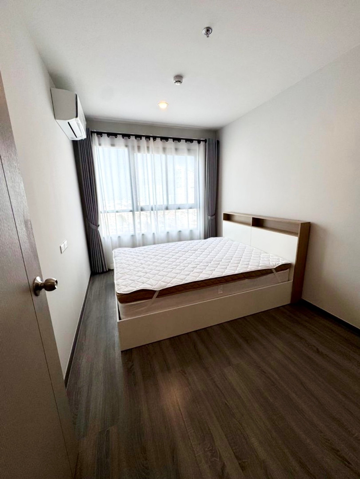 For RentCondoSeri Thai, Ramkhamhaeng Nida : For rent Ideo Ramkhamhaeng Lam Sali Station, brand new room. Never rented out   Project front view