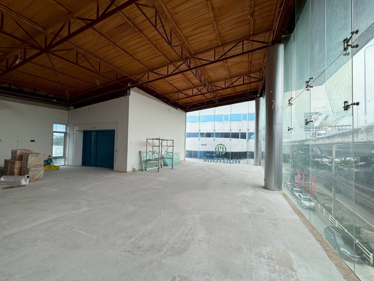 For RentShowroomRama9, Petchburi, RCA : 📌Car Showroom for rent, Rama 9 location  able to do business Pilates,Fitness,Clinic