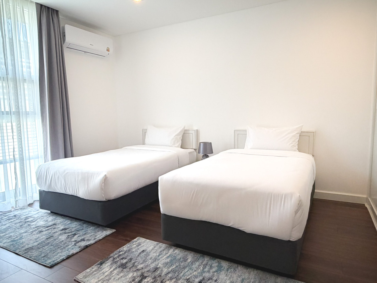 For RentSukhumvit, Asoke, Thonglor : Shama Ekamai Soi 8 Spacious 3-Bedroom Residence in the Heart of Ekamai Please call: 062-496-6454