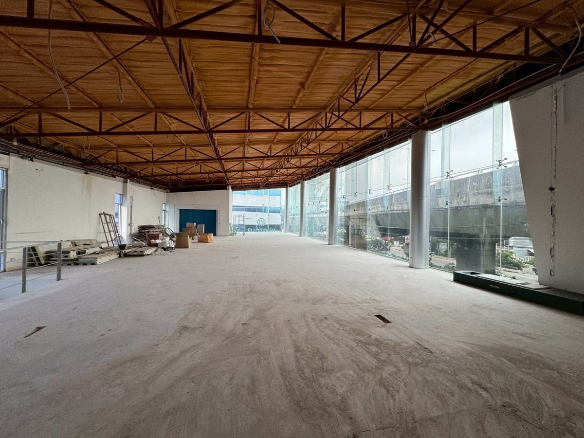 For RentShowroomRama9, Petchburi, RCA : 📌Car Showroom for rent, Rama 9 location  able to do business Pilates,Fitness,Clinic