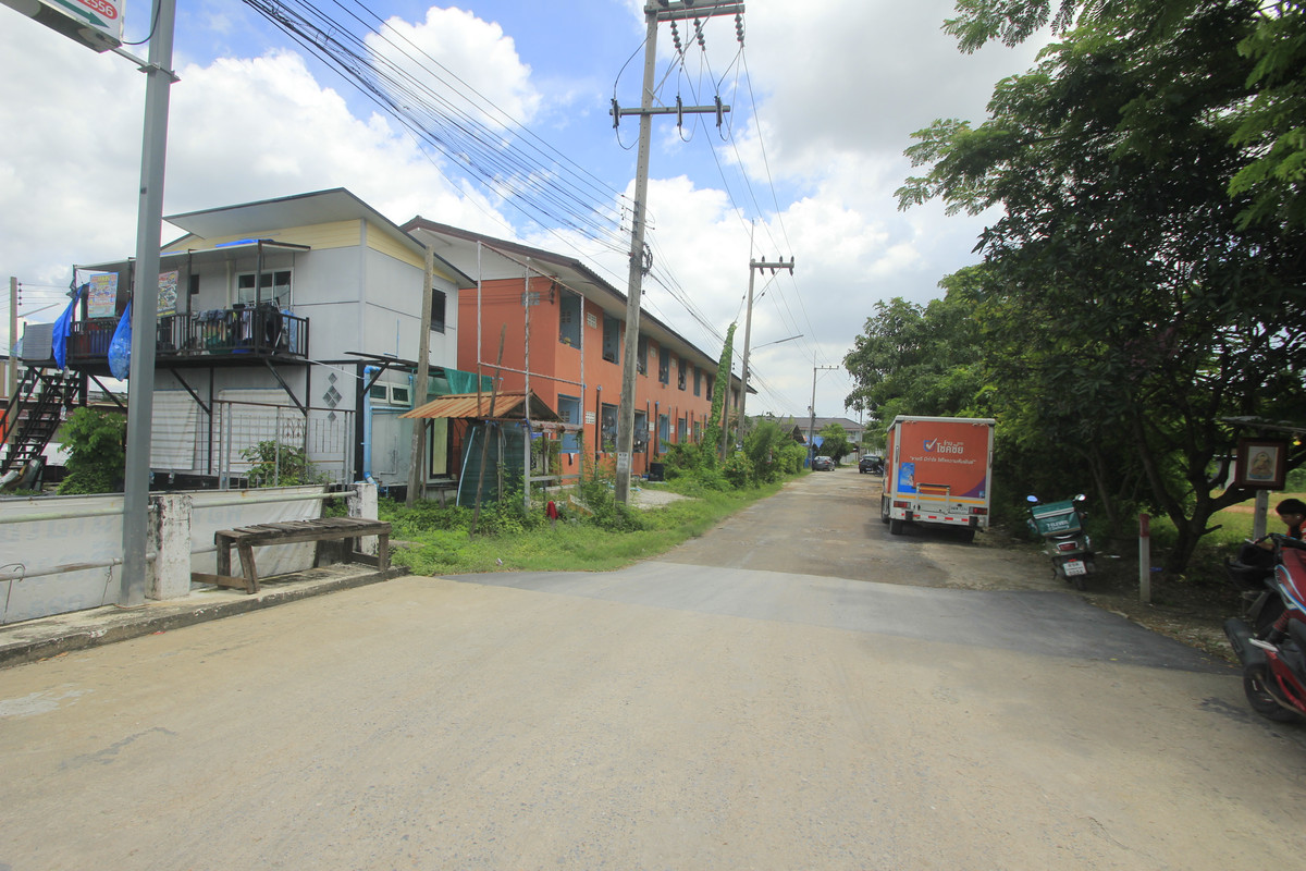 For SaleHotel&Apartment BusinessMahachai Samut Sakhon : Dormitory for sale with land, 200 square meters, 18 rooms, along Khlong Si Wa Pasawat. Khlong Muen Prarom Near the Siriraj Hospital Elderly Medical Center, full tenants, land remaining for construction.