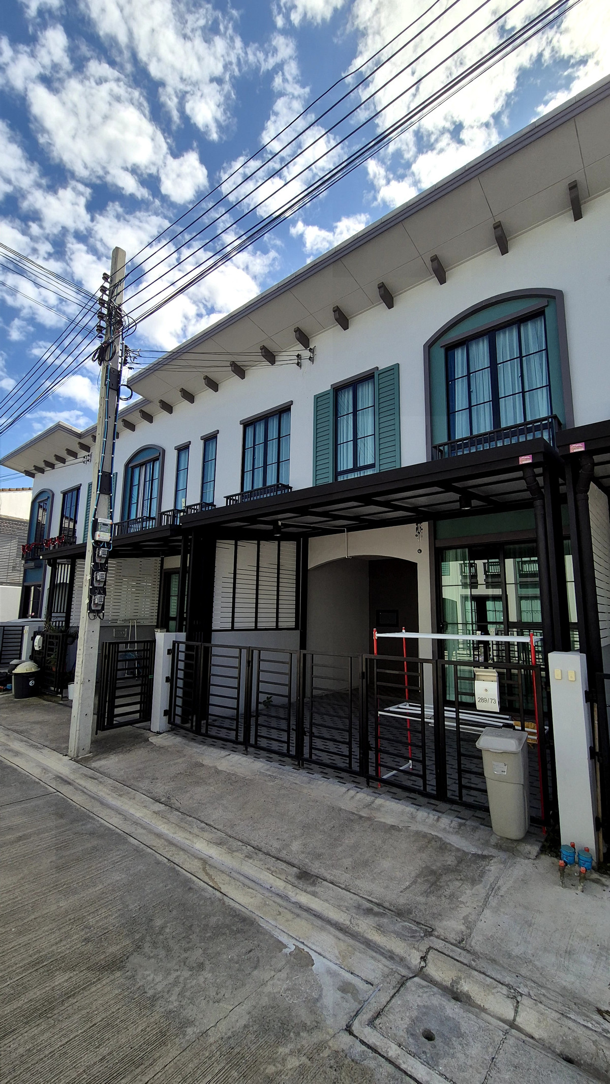 ให้เช่าทาวน์โฮมมีนบุรี-ร่มเกล้า : ให้เช่าทาวน์โฮม อณาสิริ รามคำแหง 3ห้องนอน 3ห้องน้ำ เฟอร์ครบ ใกล้ทางด่วน และรถไฟฟ้า MRT ราษฎร์พัฒนา