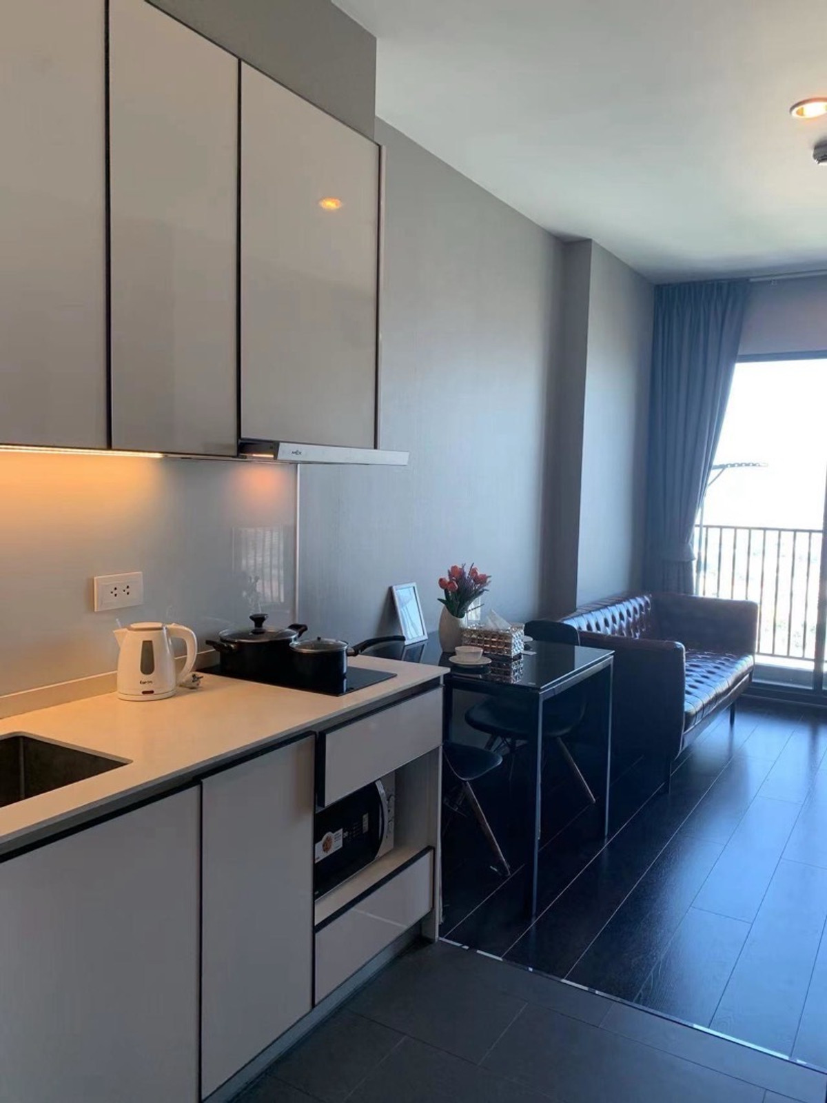 ให้เช่าคอนโดสุขุมวิท อโศก ทองหล่อ : ให้เช่า C Ekkamai (ซี เอกมัย) ชั้นสูง วิวสวย