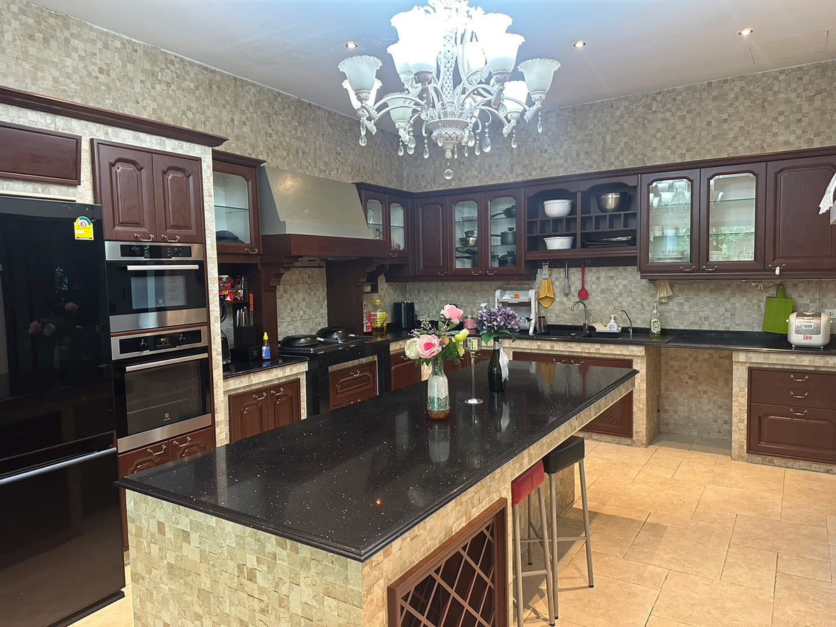 For RentHousePattanakan, Srinakarin : For rent 133.8 sq m, 4 bedrooms, 3 bathrooms, 2-story detached house, Manthana Rama 9, Srinakarin, Krungthep Kreetha Soi 7.