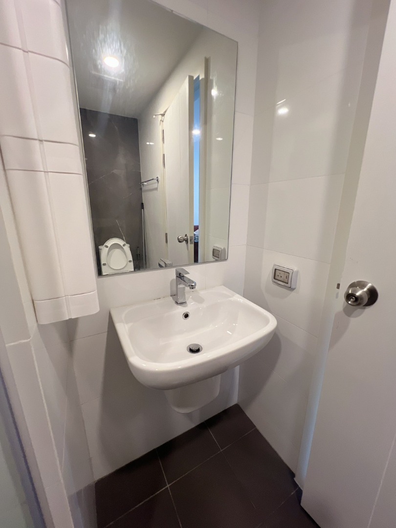 ให้เช่าคอนโดพัทยา บางแสน ชลบุรี สัตหีบ : 🔥เช่าด่วน🔥บริกซ์ตัน แคมปัส บางแสน ติด ม.บูรพา ใกล้หาดบางแสน เฟอร์นิเจอร์ครบ พร้อมเข้าอยู่