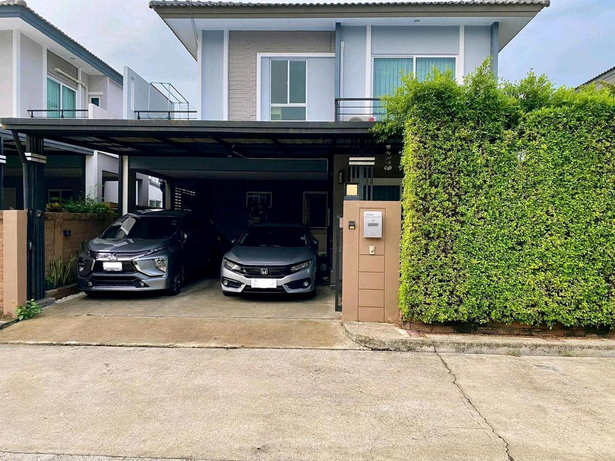 ให้เช่าสมุทรปราการ สำโรง : ให้เช่าบ้าน The plant Thepharak 
บ้านแฝด 2 ชั้น 3ห้องนอน 2ห้องน้ำ จอดรถในบ้าน2คัน หน้าบ้าน 2คัน ต่อเติมหลังคาที่จอดรถ  บ้านสวยใหม่ บรรยากาศดี ติดวอลเปเปอร์ทุกห้อง เงียบสงบ ต้นไม้เยอะ ร่มรื่น ไกล้BTS ศรีเทพา