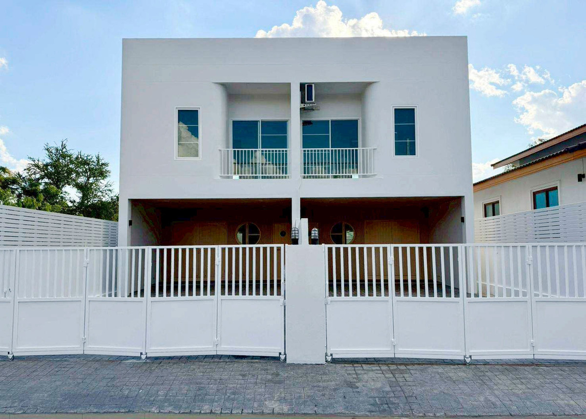 ให้เช่าทาวน์โฮมเชียงใหม่ : ทาวน์เฮ้าส์ให้เช่าเดือนละ 14,000 บาท ใกล้วิทยาลัยเทคนิคสารภีเพียง 5 นาที No.15H809