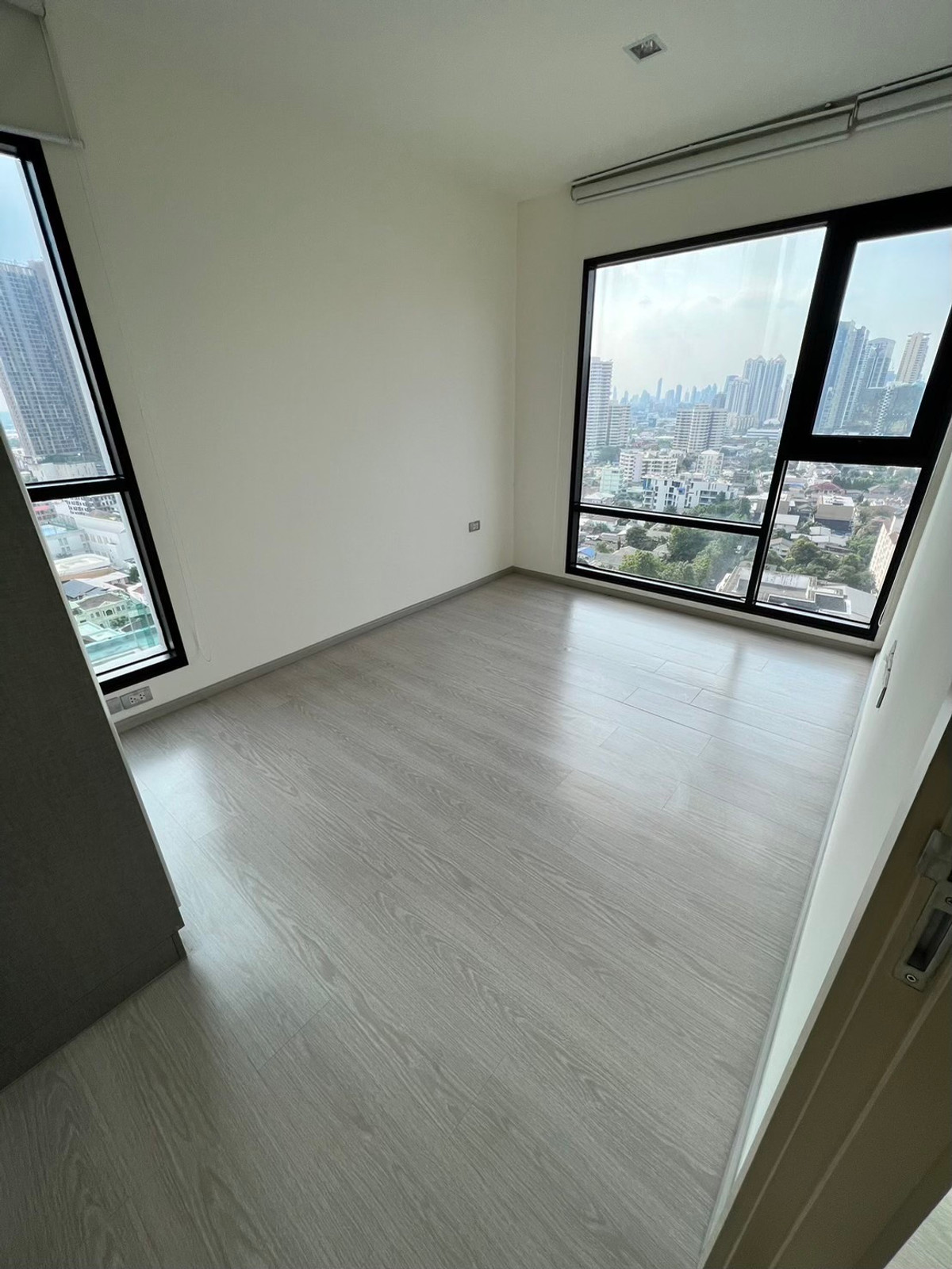For SaleCondoSukhumvit, Asoke, Thonglor : For sale Rhythm Sukhumvit 36-38, beautiful room, very good price, high floor, city view.