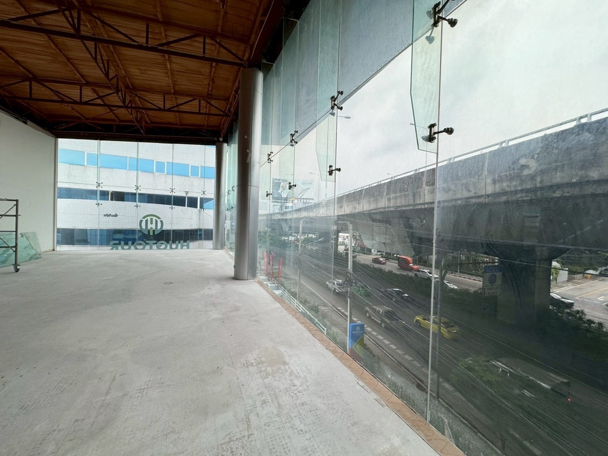 For RentShowroomRama9, Petchburi, RCA : 📌Car Showroom for rent, Rama 9 location  able to do business Pilates,Fitness,Clinic