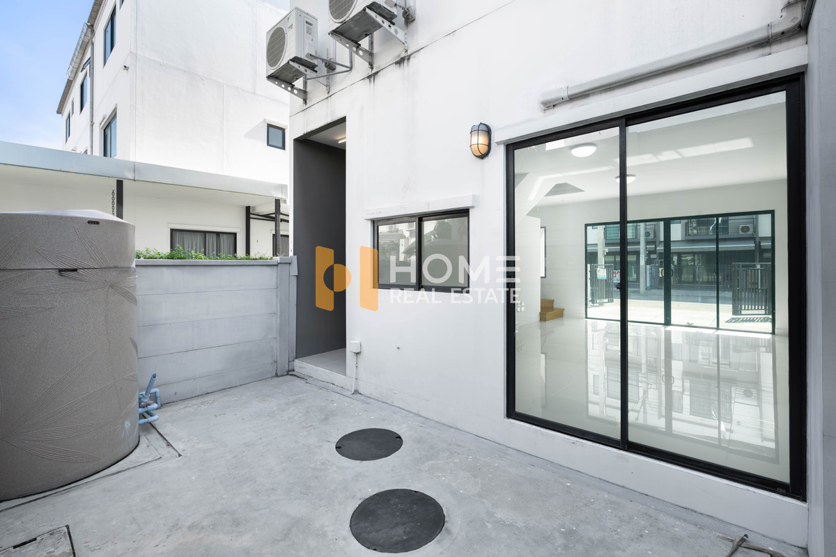 ขายทาวน์โฮมปิ่นเกล้า จรัญสนิทวงศ์ : 🏡✨ หลังมุมติดถนนเมน! สภาพใหม่กริบ ราคาดีที่สุดในโครงการ 💥 ทาวน์โฮม บ้านกลางเมือง ปิ่นเกล้า - จรัญ / 3 ห้องนอน (ขาย), Baan Klang Muang Pinklao - Charan / Townhome 3 Bedrooms (FOR SALE) BALL215