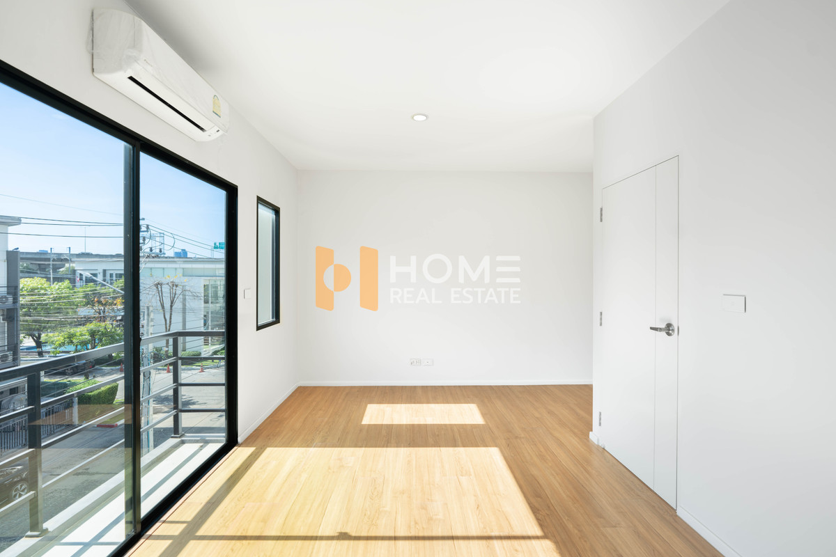 ขายทาวน์โฮมปิ่นเกล้า จรัญสนิทวงศ์ : 🏡✨ หลังมุมติดถนนเมน! สภาพใหม่กริบ ราคาดีที่สุดในโครงการ 💥 ทาวน์โฮม บ้านกลางเมือง ปิ่นเกล้า - จรัญ / 3 ห้องนอน (ขาย), Baan Klang Muang Pinklao - Charan / Townhome 3 Bedrooms (FOR SALE) BALL215