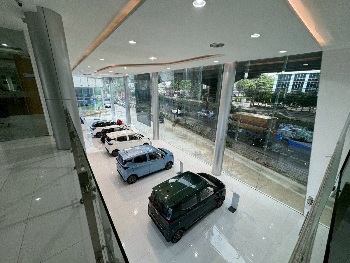 For RentShowroomRama9, Petchburi, RCA : 📌Car Showroom for rent, Rama 9 location  able to do business Pilates,Fitness,Clinic