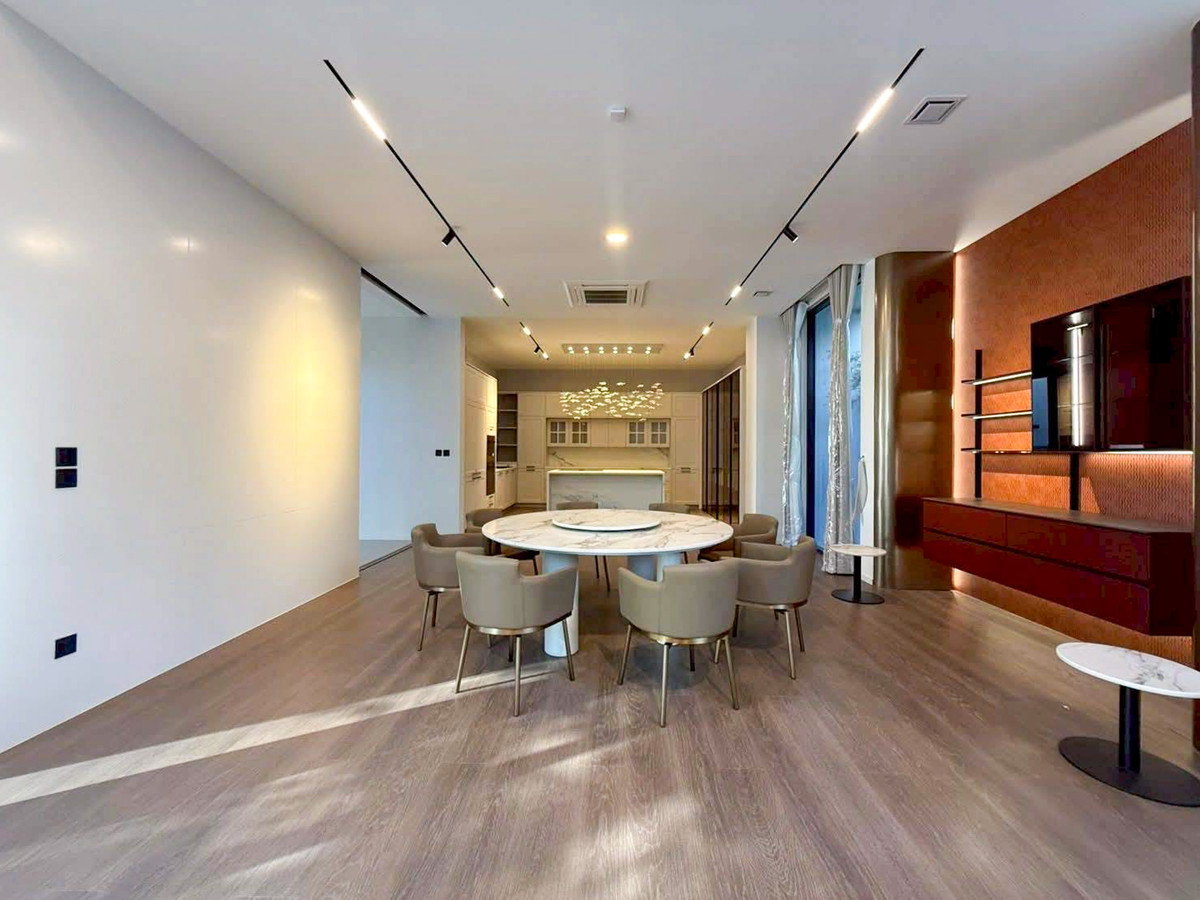 ให้เช่าบ้านลาดกระบัง สุวรรณภูมิ : VIVE New Krungthep Kreetha บ้านหรู 3 ชั้น พร้อมสระว่ายน้ำส่วนตัว ใกล้โรงเรียนนานาชาติ Please call: 062-496-6454