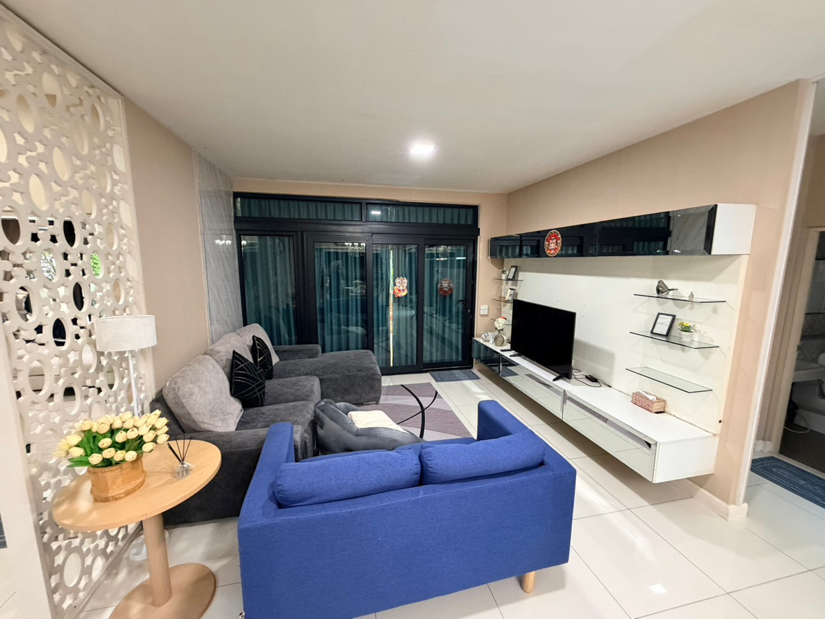 For RentHousePattanakan, Srinakarin : For rent 133.8 sq m, 4 bedrooms, 3 bathrooms, 2-story detached house, Manthana Rama 9, Srinakarin, Krungthep Kreetha Soi 7.