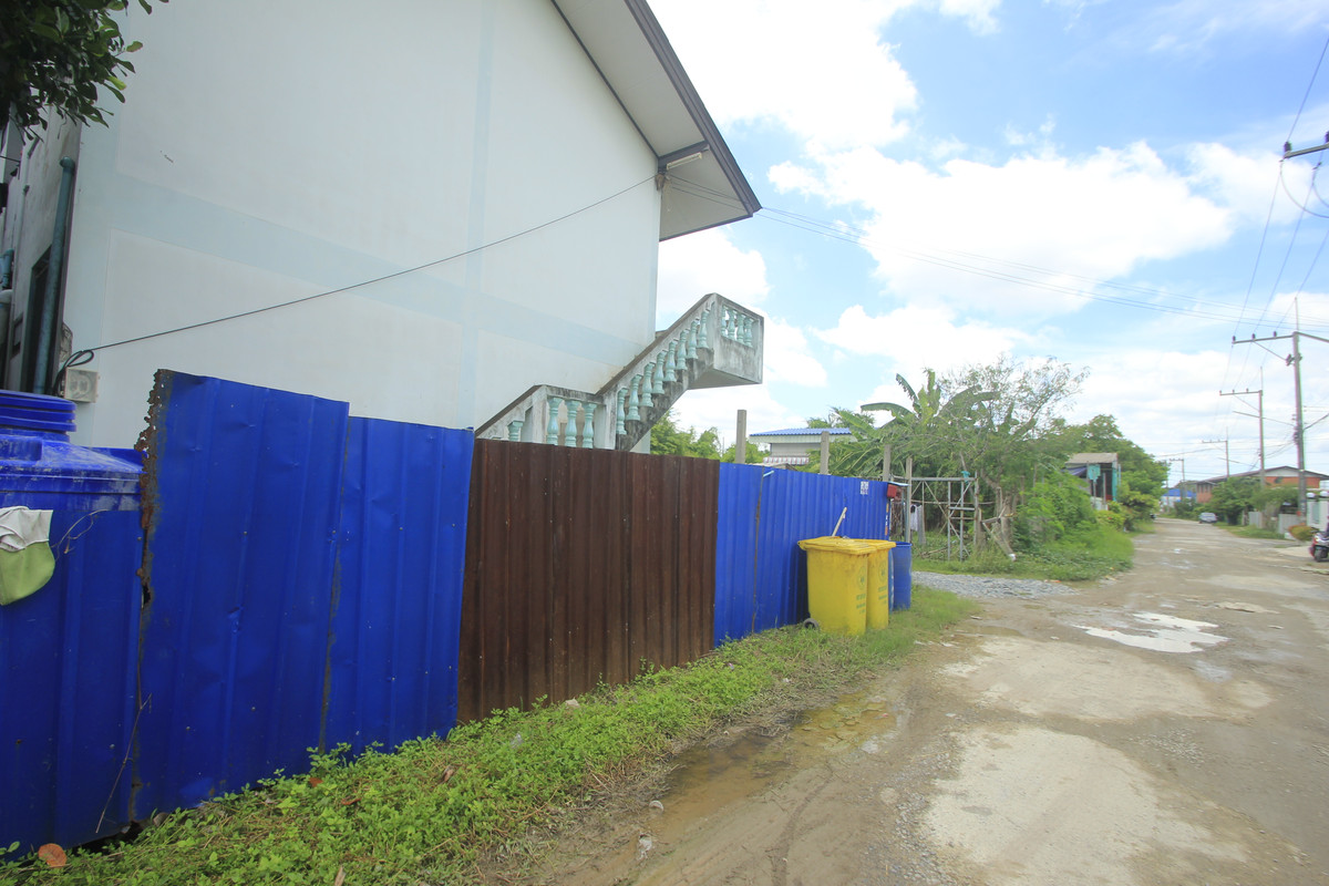 For SaleHotel&Apartment BusinessMahachai Samut Sakhon : Dormitory for sale with land, 200 square meters, 18 rooms, along Khlong Si Wa Pasawat. Khlong Muen Prarom Near the Siriraj Hospital Elderly Medical Center, full tenants, land remaining for construction.