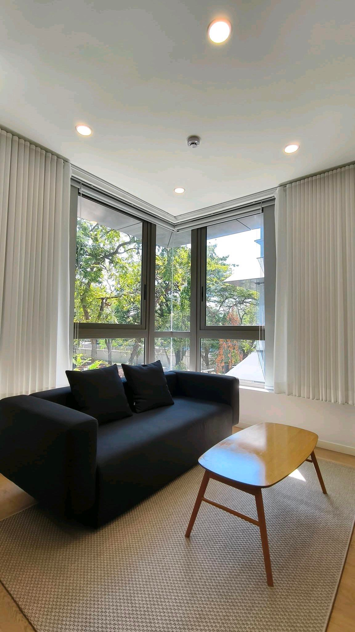 ให้เช่าคอนโดสุขุมวิท อโศก ทองหล่อ : HOLME Ekkamai 22 