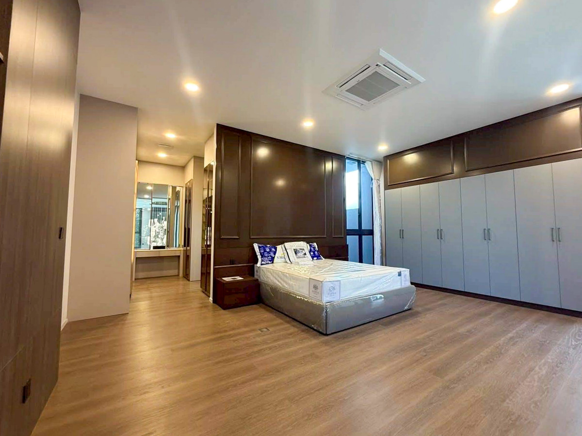 ให้เช่าบ้านลาดกระบัง สุวรรณภูมิ : VIVE New Krungthep Kreetha บ้านหรู 3 ชั้น พร้อมสระว่ายน้ำส่วนตัว ใกล้โรงเรียนนานาชาติ Please call: 062-496-6454