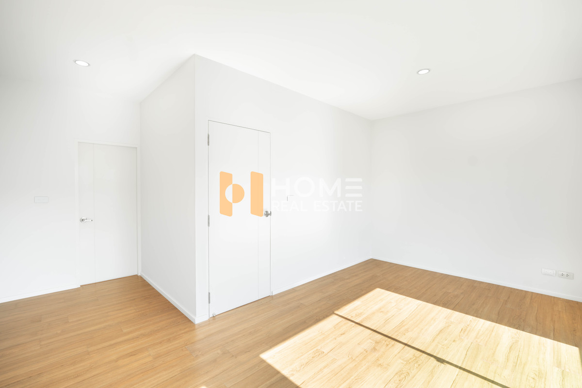 ขายทาวน์โฮมปิ่นเกล้า จรัญสนิทวงศ์ : 🏡✨ หลังมุมติดถนนเมน! สภาพใหม่กริบ ราคาดีที่สุดในโครงการ 💥 ทาวน์โฮม บ้านกลางเมือง ปิ่นเกล้า - จรัญ / 3 ห้องนอน (ขาย), Baan Klang Muang Pinklao - Charan / Townhome 3 Bedrooms (FOR SALE) BALL215