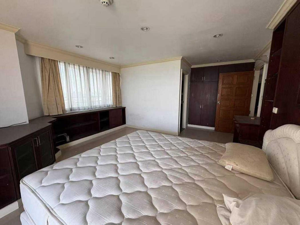 For SaleCondoPattanakan, Srinakarin : Condo for sale: Flora Ville Condominium, 160 sq m, near BTS On Nut.