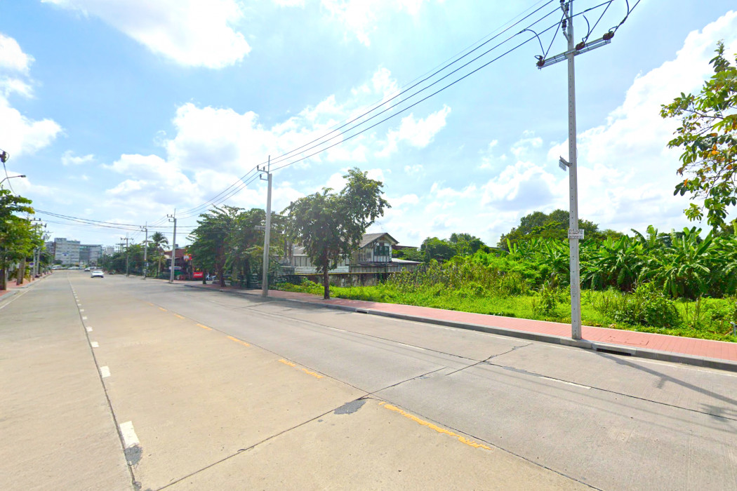 ขายที่ดินเสรีไทย-นิด้า : ขาย ที่ดิน ริมถนนคลองลำเจียก  4 ไร่ 2 งาน 3 ตรว เหมาะทำการค้า.