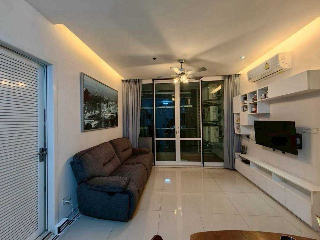 For SaleCondoRatchadapisek, Huaikwang, Suttisan : Condo for sale in the heart of the New CBD, TC Green Rama 9, 55 sq m, near MRT Rama 9.