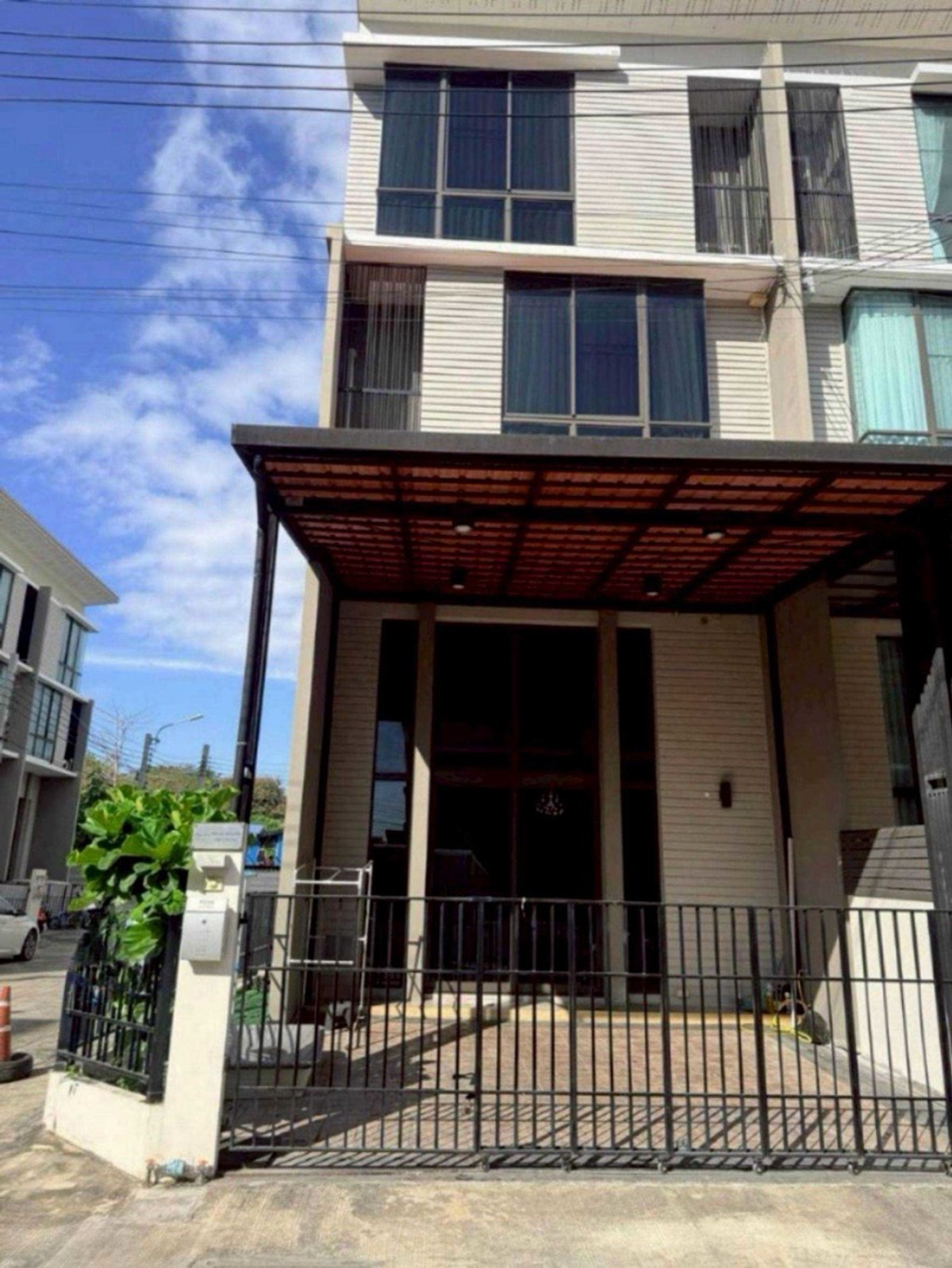 ให้เช่าทาวน์โฮมพัฒนาการ ศรีนครินทร์ : ให้เช่าทาวน์โฮมพาทิโอพัฒนาการ 32 🏡🎊💸Patio Pattanakarn 32 連棟別墅出租 