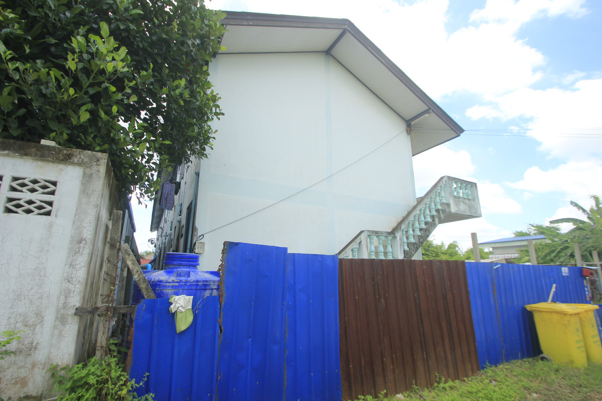 For SaleHotel&Apartment BusinessMahachai Samut Sakhon : Dormitory for sale with land, 200 square meters, 18 rooms, along Khlong Si Wa Pasawat. Khlong Muen Prarom Near the Siriraj Hospital Elderly Medical Center, full tenants, land remaining for construction.