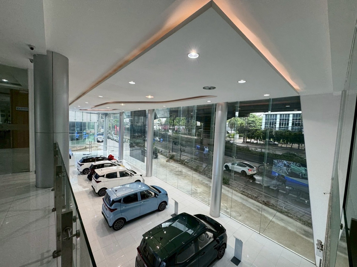 For RentShowroomRama9, Petchburi, RCA : 📌Car Showroom for rent, Rama 9 location  able to do business Pilates,Fitness,Clinic