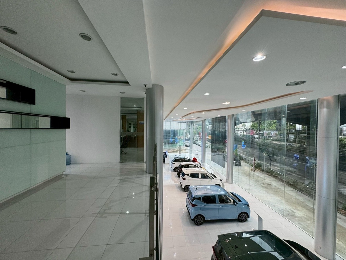 For RentShowroomRama9, Petchburi, RCA : 📌Car Showroom for rent, Rama 9 location  able to do business Pilates,Fitness,Clinic