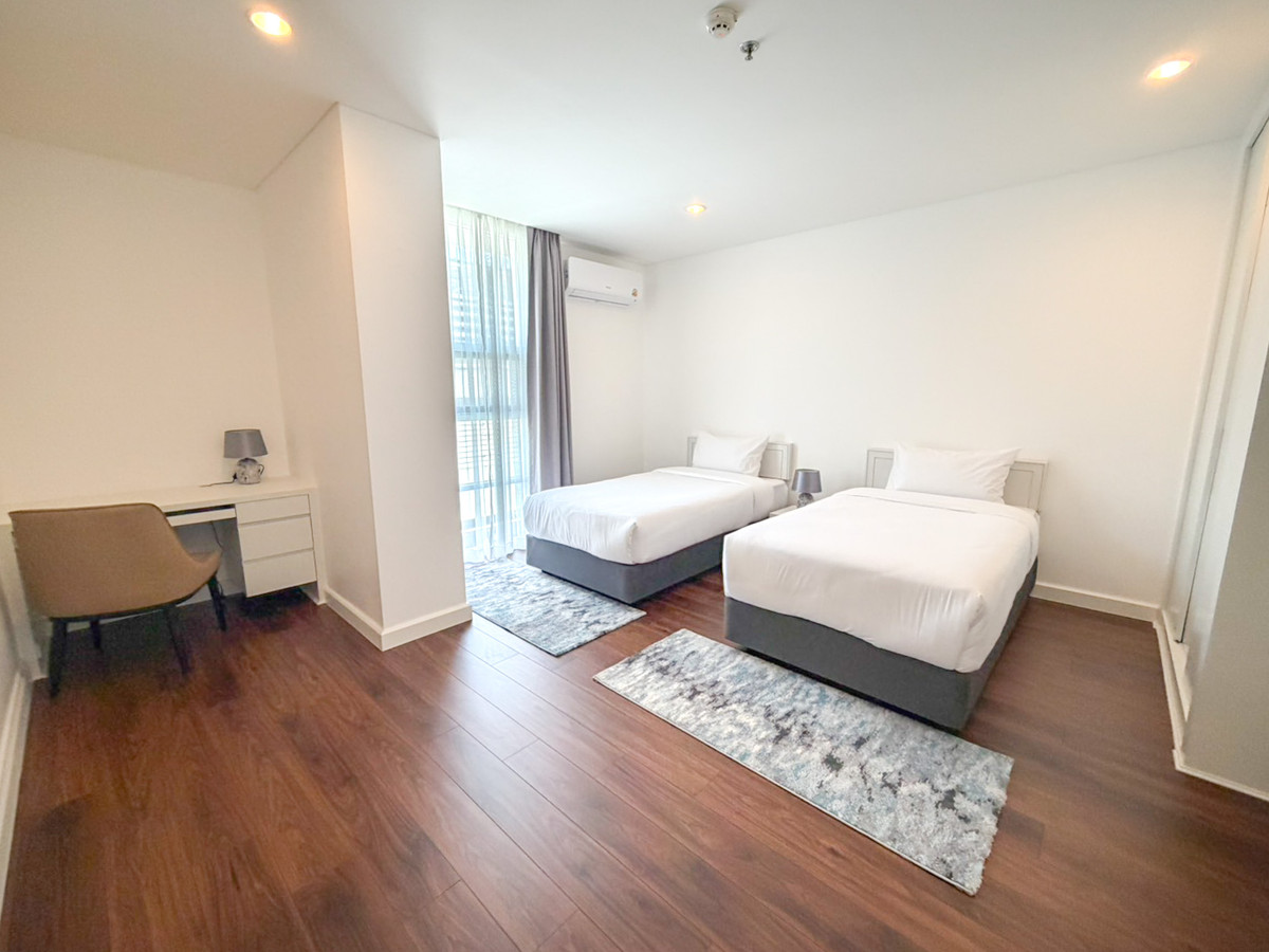 For RentSukhumvit, Asoke, Thonglor : Shama Ekamai Soi 8 Spacious 3-Bedroom Residence in the Heart of Ekamai Please call: 062-496-6454