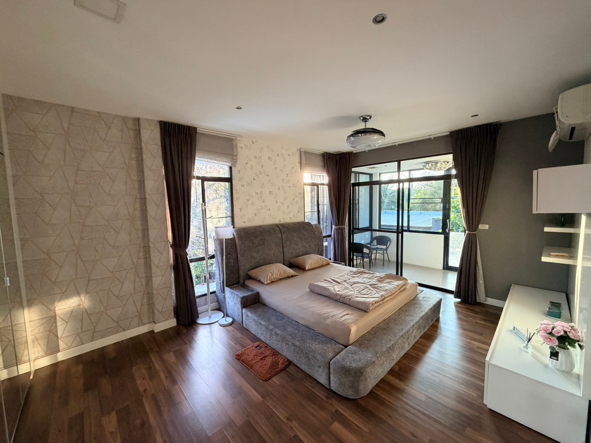 For RentHousePattanakan, Srinakarin : For rent 133.8 sq m, 4 bedrooms, 3 bathrooms, 2-story detached house, Manthana Rama 9, Srinakarin, Krungthep Kreetha Soi 7.