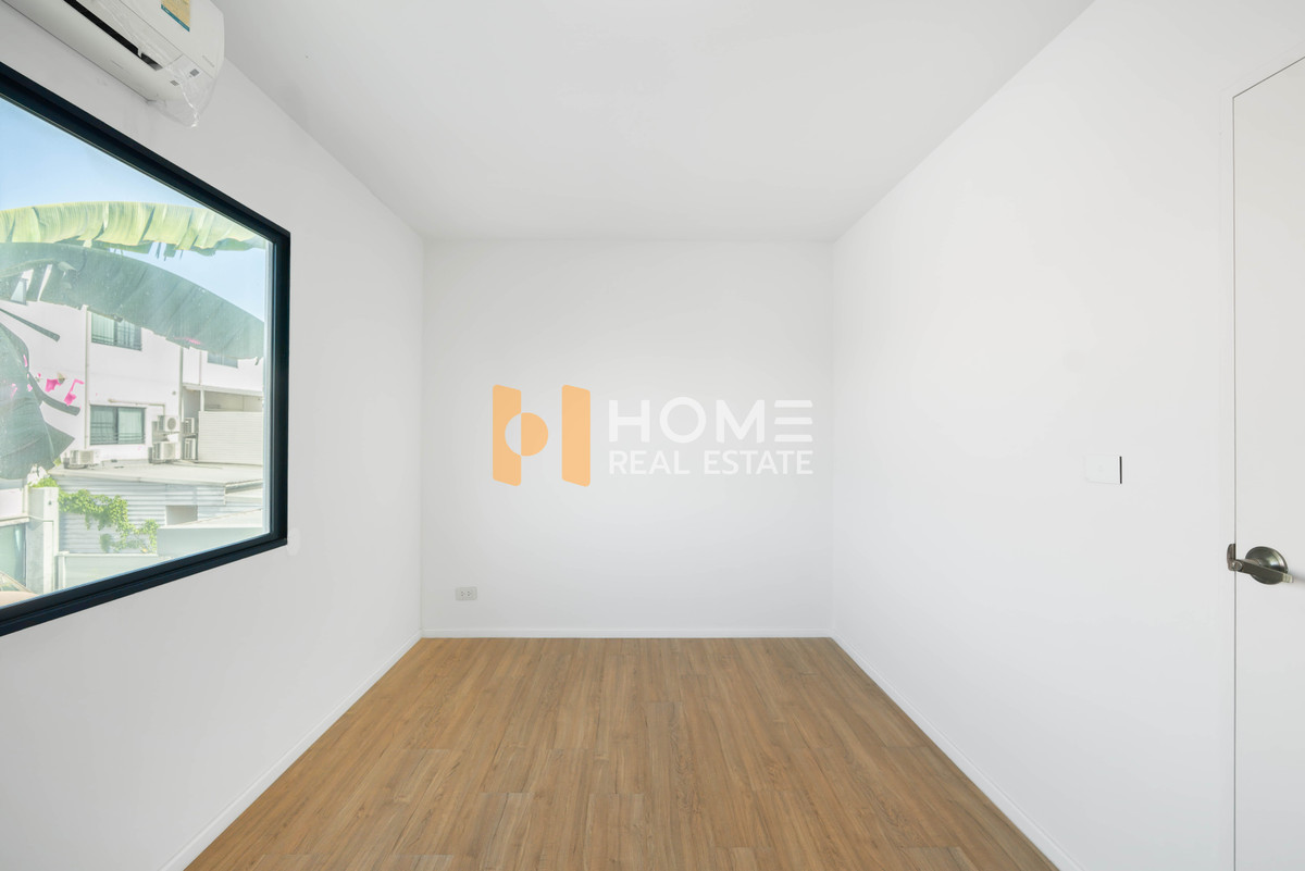 ขายทาวน์โฮมปิ่นเกล้า จรัญสนิทวงศ์ : 🏡✨ หลังมุมติดถนนเมน! สภาพใหม่กริบ ราคาดีที่สุดในโครงการ 💥 ทาวน์โฮม บ้านกลางเมือง ปิ่นเกล้า - จรัญ / 3 ห้องนอน (ขาย), Baan Klang Muang Pinklao - Charan / Townhome 3 Bedrooms (FOR SALE) BALL215