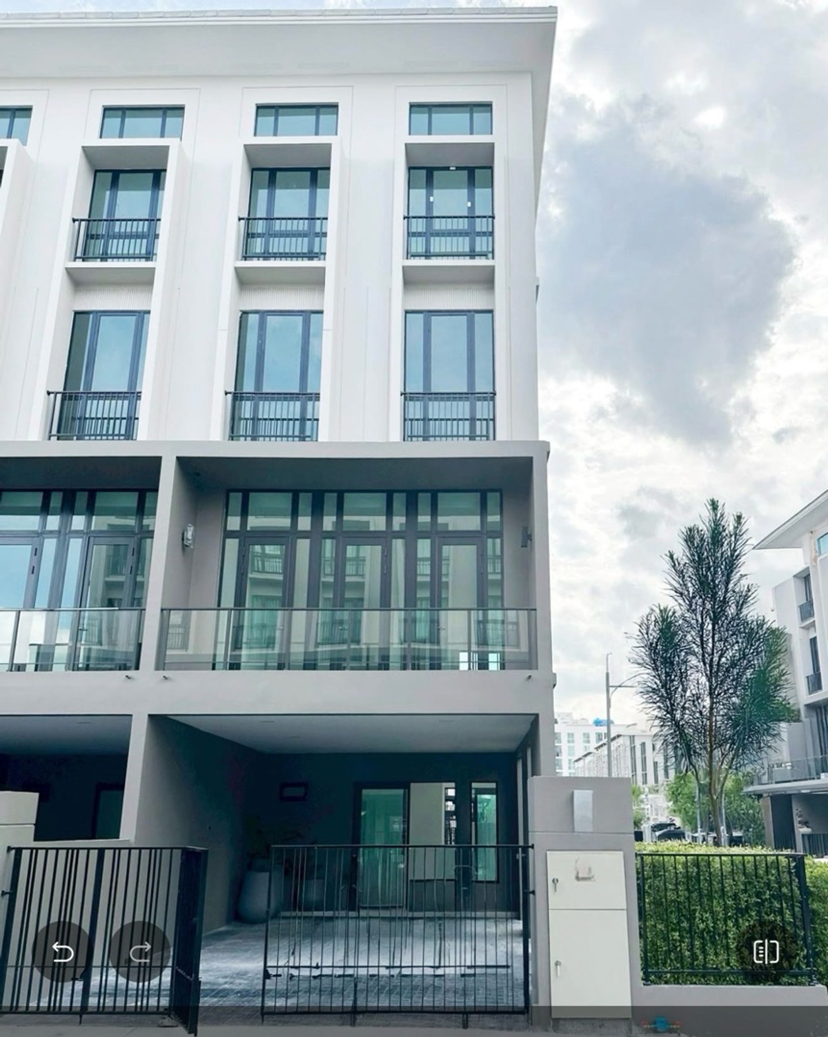 ให้เช่าทาวน์โฮมเกษตรศาสตร์ รัชโยธิน : ให้เช่าทาวน์โฮม 4 ชั้น พาทิโอ รัชโยธิน ใกล้บีทีเอส รัชโยธิน พื้นที่ใช้สอยขนาดใหญ่
