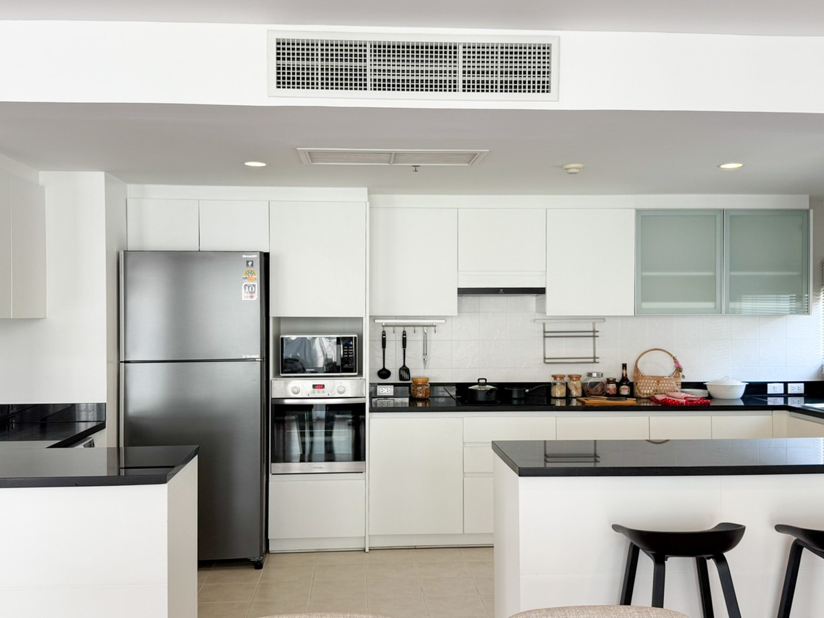 For RentSukhumvit, Asoke, Thonglor : Shama Ekamai Soi 8 Spacious 3-Bedroom Residence in the Heart of Ekamai Please call: 062-496-6454