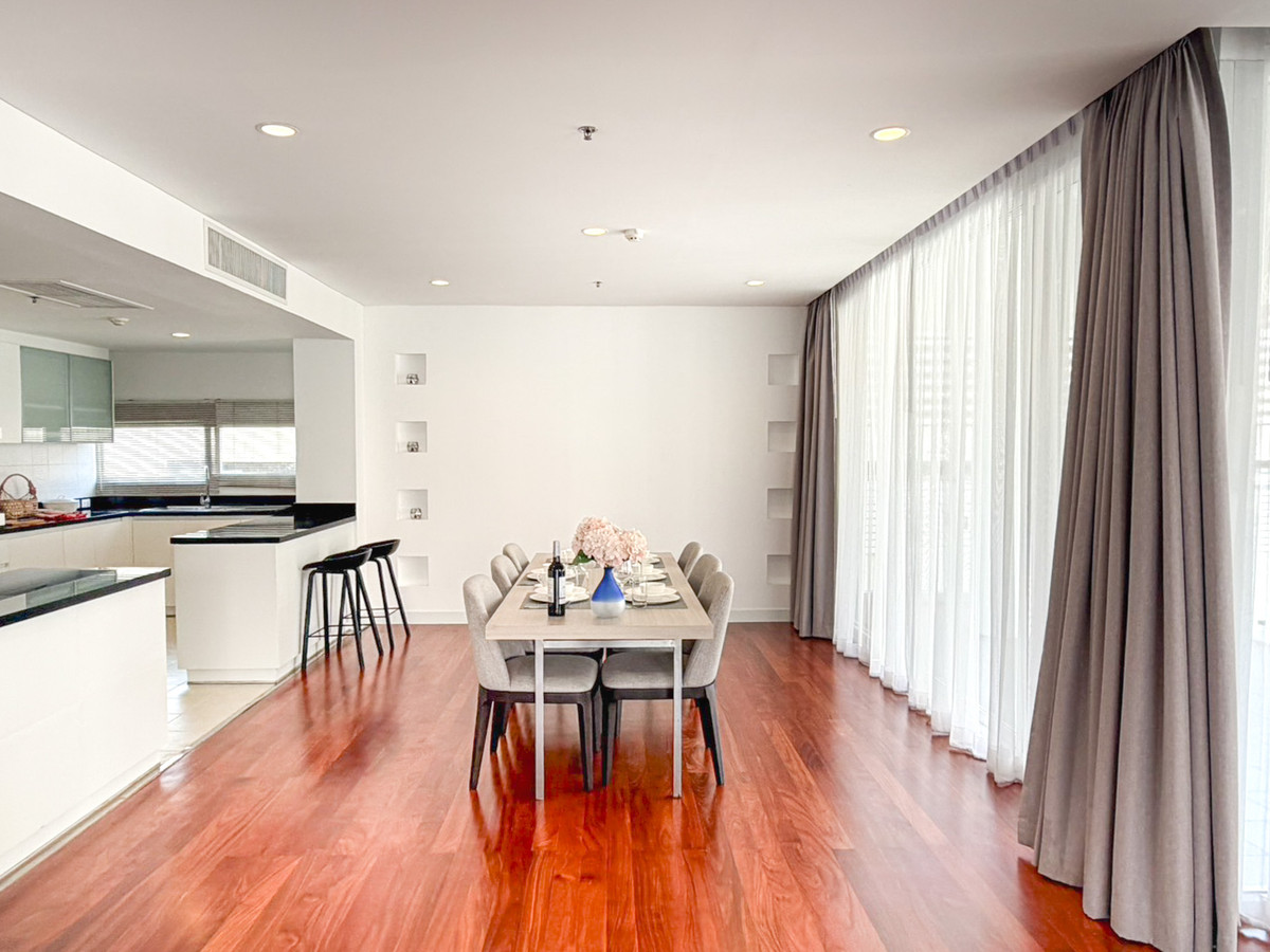 For RentSukhumvit, Asoke, Thonglor : Shama Ekamai Soi 8 Spacious 3-Bedroom Residence in the Heart of Ekamai Please call: 062-496-6454