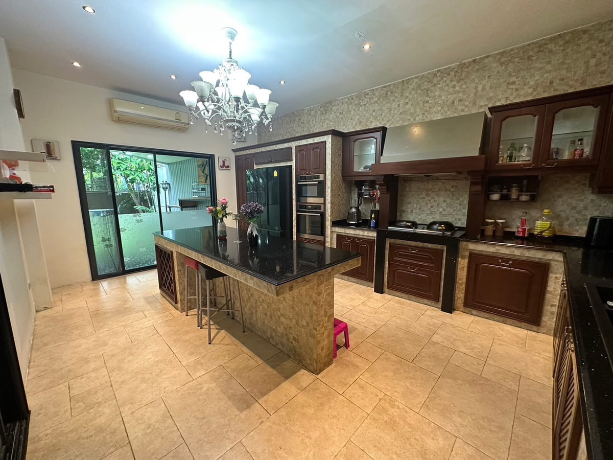 For RentHousePattanakan, Srinakarin : For rent 133.8 sq m, 4 bedrooms, 3 bathrooms, 2-story detached house, Manthana Rama 9, Srinakarin, Krungthep Kreetha Soi 7.