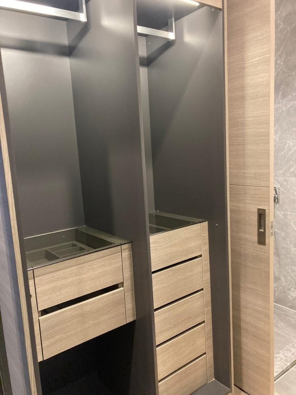 For RentCondoLadprao, Central Ladprao : For Rent 🔥 The Crest Park Residences 🔥 Near MRT Phahonyothin. Fully furnished and equipped with appliances.