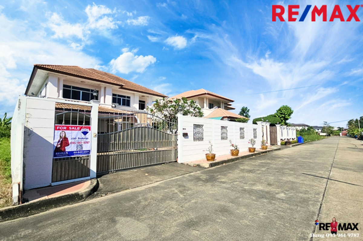 ขายบ้านพุทธมณฑล ศาลายา : ขาย บ้านวริยา วิลล์ สาย4 ใกล้ มหิดล ศาลายา บ้านเดี่ยว 2 ชั้น บนพื้นที่ 135 ตร.วา 317 ตร.ม. มีสวนในบ้าน 4 ห้องนอน ฝ้าสูง โปร่ง มีความเป็นส่วนตัว ความเจริญรอบด้าน เดินทางสะดวก ถนนตัดใหม่ หลากหลายเส้นทาง ขายเพียง 8.59 Mb. 