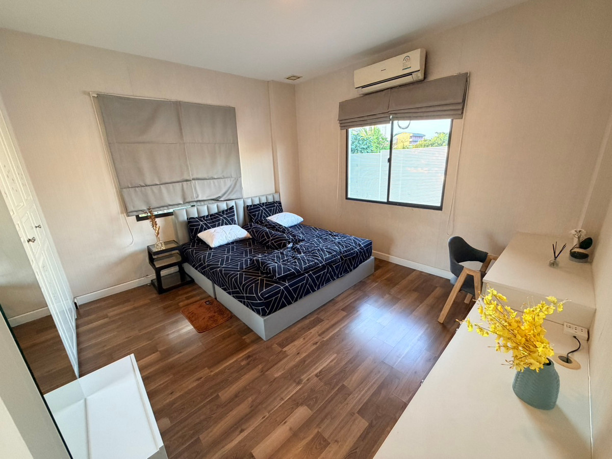 For RentHousePattanakan, Srinakarin : For rent 133.8 sq m, 4 bedrooms, 3 bathrooms, 2-story detached house, Manthana Rama 9, Srinakarin, Krungthep Kreetha Soi 7.