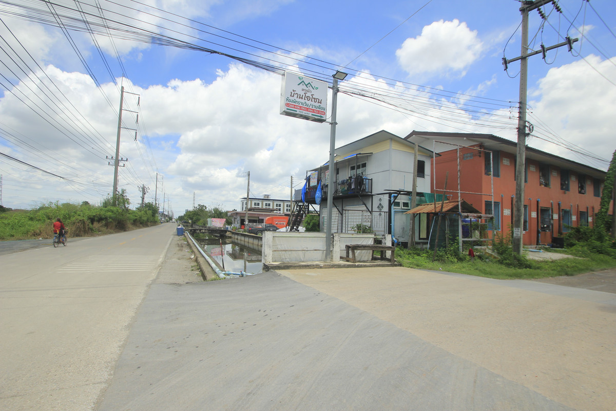 For SaleHotel&Apartment BusinessMahachai Samut Sakhon : Dormitory for sale with land, 200 square meters, 18 rooms, along Khlong Si Wa Pasawat. Khlong Muen Prarom Near the Siriraj Hospital Elderly Medical Center, full tenants, land remaining for construction.