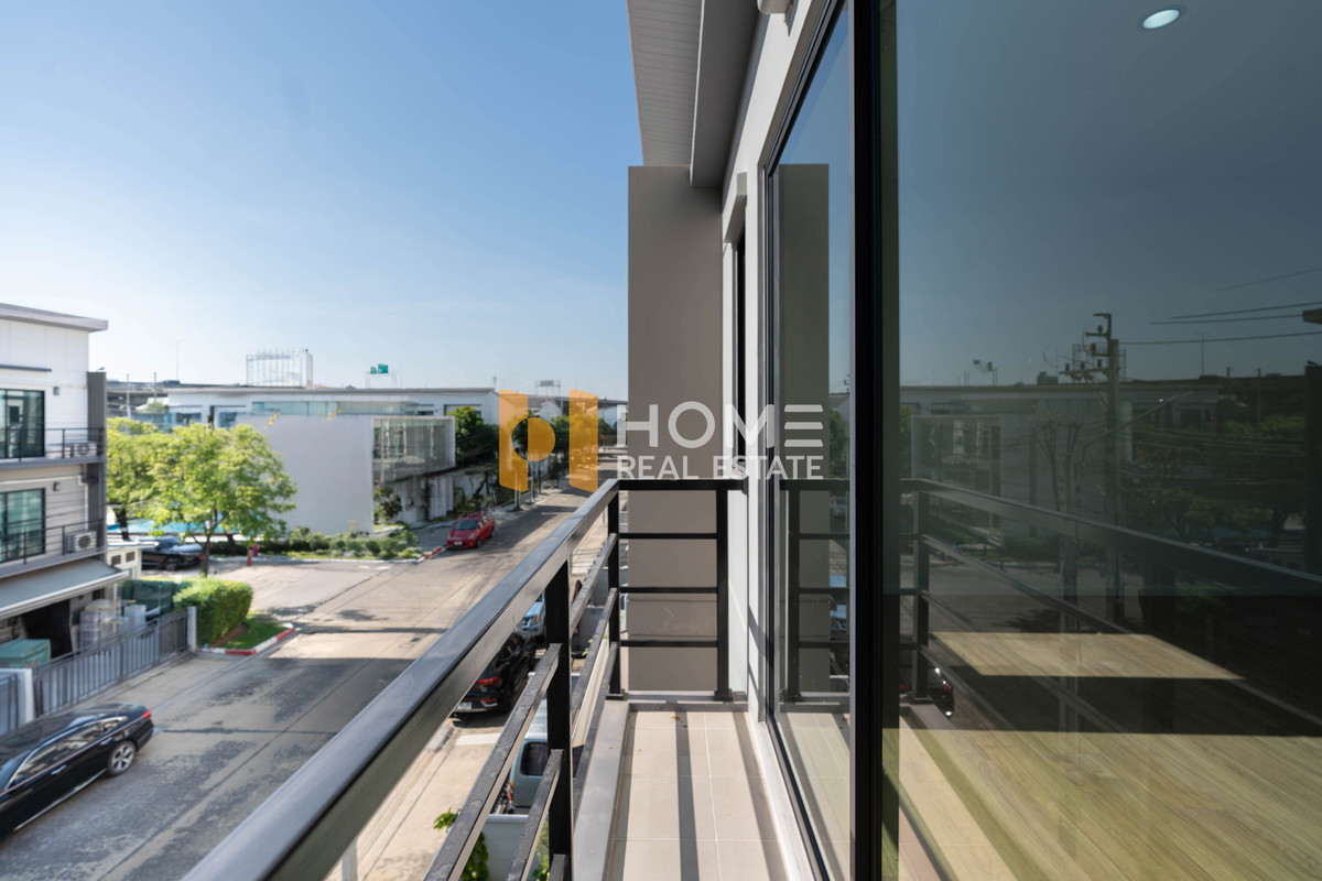 ขายทาวน์โฮมปิ่นเกล้า จรัญสนิทวงศ์ : 🏡✨ หลังมุมติดถนนเมน! สภาพใหม่กริบ ราคาดีที่สุดในโครงการ 💥 ทาวน์โฮม บ้านกลางเมือง ปิ่นเกล้า - จรัญ / 3 ห้องนอน (ขาย), Baan Klang Muang Pinklao - Charan / Townhome 3 Bedrooms (FOR SALE) BALL215