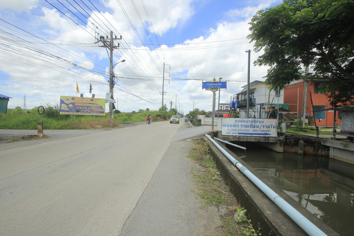 For SaleHotel&Apartment BusinessMahachai Samut Sakhon : Dormitory for sale with land, 200 square meters, 18 rooms, along Khlong Si Wa Pasawat. Khlong Muen Prarom Near the Siriraj Hospital Elderly Medical Center, full tenants, land remaining for construction.