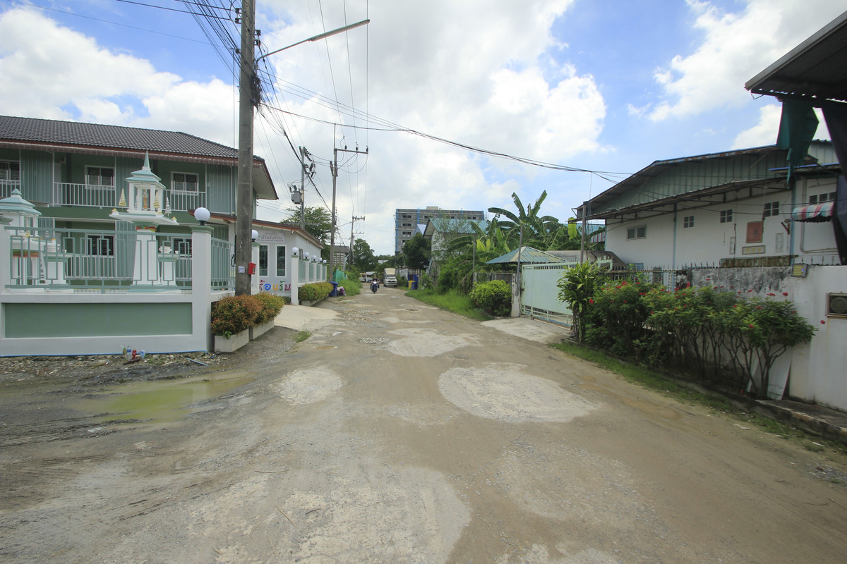 For SaleHotel&Apartment BusinessMahachai Samut Sakhon : Dormitory for sale with land, 200 square meters, 18 rooms, along Khlong Si Wa Pasawat. Khlong Muen Prarom Near the Siriraj Hospital Elderly Medical Center, full tenants, land remaining for construction.