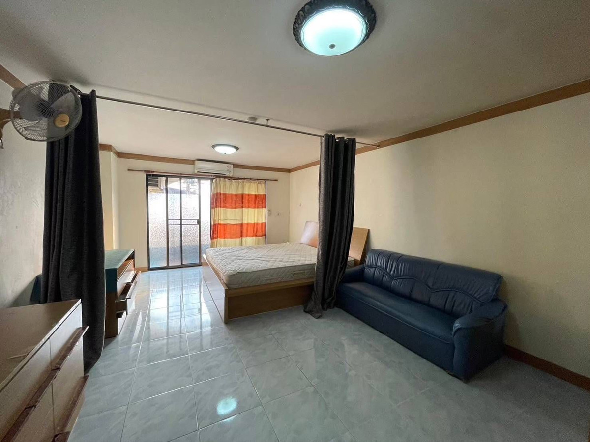 For SaleCondoChaengwatana, Muangthong : Extra Spacious Studio Condo in Srisaman with Easy Expressway Access