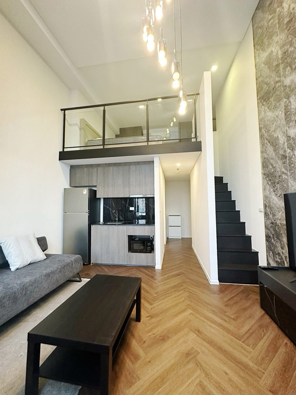 ให้เช่าคอนโดอ่อนนุช อุดมสุข : ห้องแบบ 2 ชั้น (loft) คอนโด ไซมิส สุขุมวิท 48 ห้องใหญ่ มีอ่างอาบน้ำ เดิน 5 นาที จากบีทีเอสอ่อนนุช กันเสียงได้ดี ใกล้ห้าง สะดวกสะบาย✨