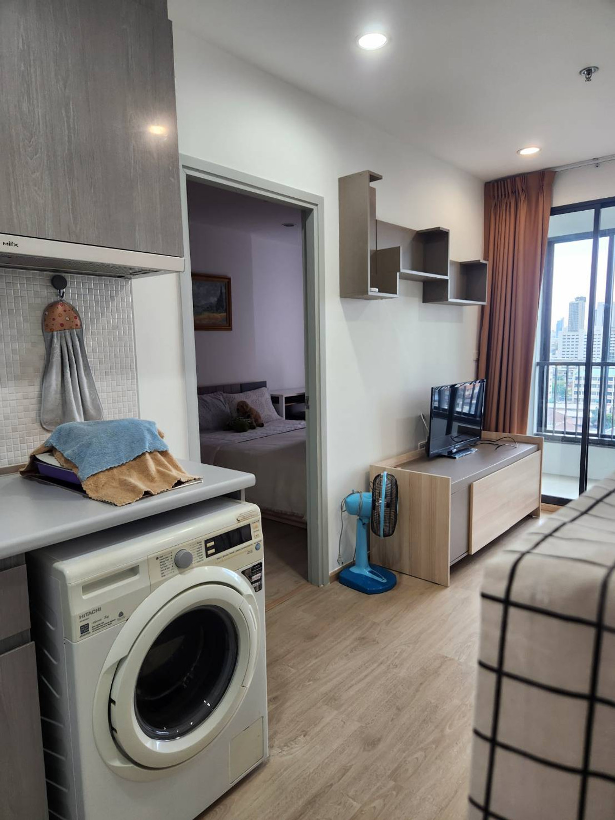 For RentCondoThaphra, Talat Phlu, Wutthakat : For rent, very cheap, Ideo Sathorn Thapra (Ideo Sathorn Thapra), next to BTS Pho Nimit, with furniture + washing machine, only 8,500 baht.