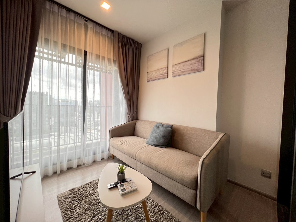 For RentCondoRama9, Petchburi, RCA : Condo for rent: Life hype Asoke -----1 bedroom plus, ready to move in at the end of February.