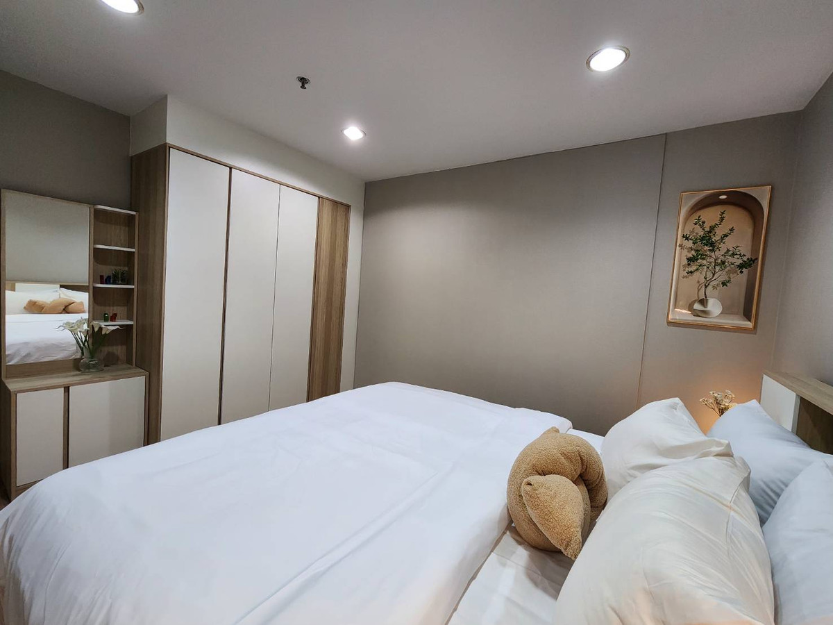 For RentCondoSukhumvit, Asoke, Thonglor : ✨For rent: Asoke Place, 2 bedrooms, fully furnished. Convenient transportation, near BTS Asoke / MRT Sukhumvit, ready to move in.